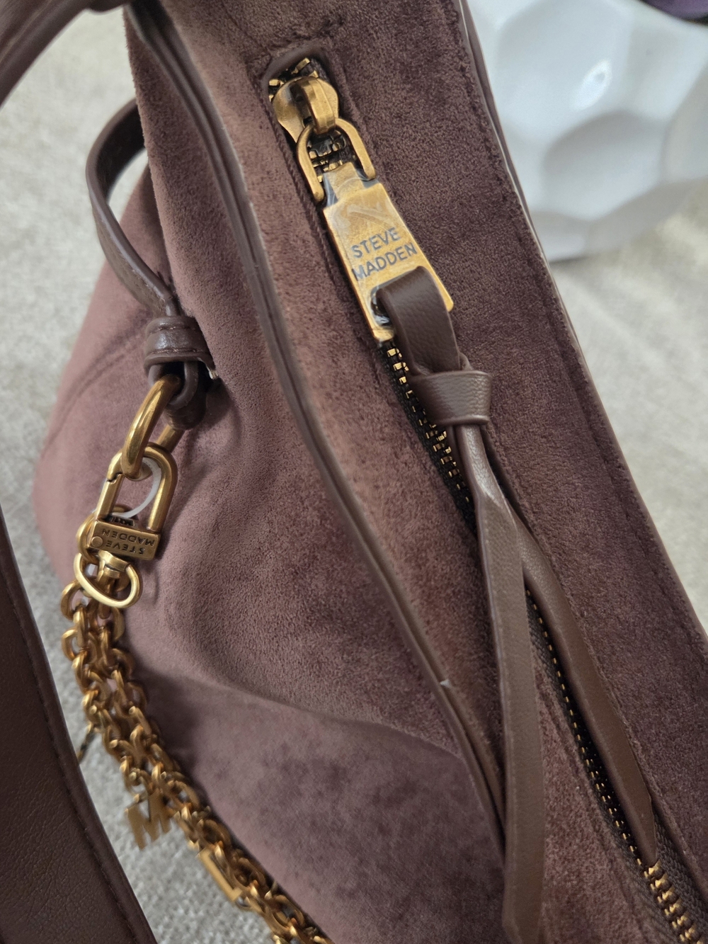 Steve Madden Brown Suede Shoulder Bag with Gold Charm Chain - Picture 3 of 6